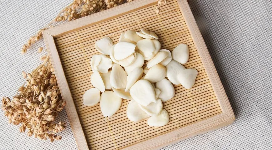 Китайские снеки — горькие абрикосовые косточки