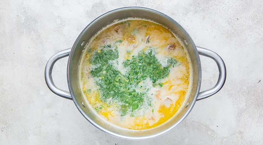 Сырный суп с копченостями