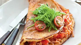 Омлет с ветчиной и помидорами