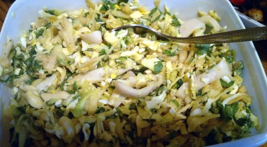 салат с кальмарами самый вкусный и простой пошаговый рецепт с фото пошагово с яйцом | Дзен