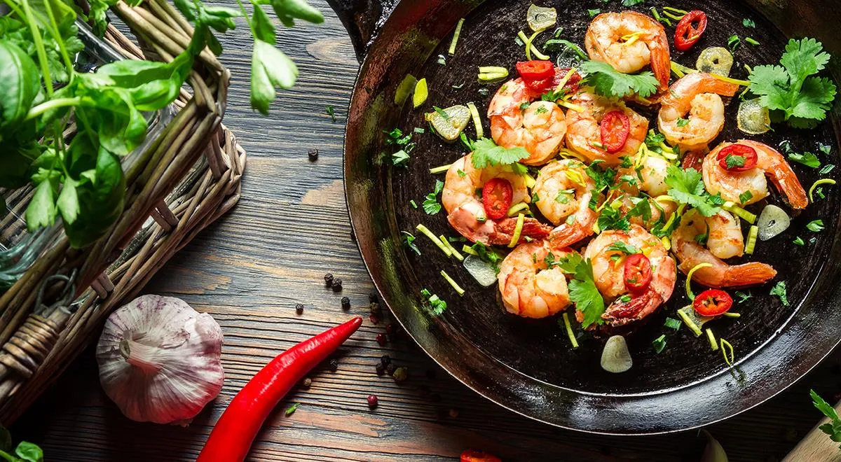 7 классных летних блюд от шеф-поваров, для которых понадобится только сковорода