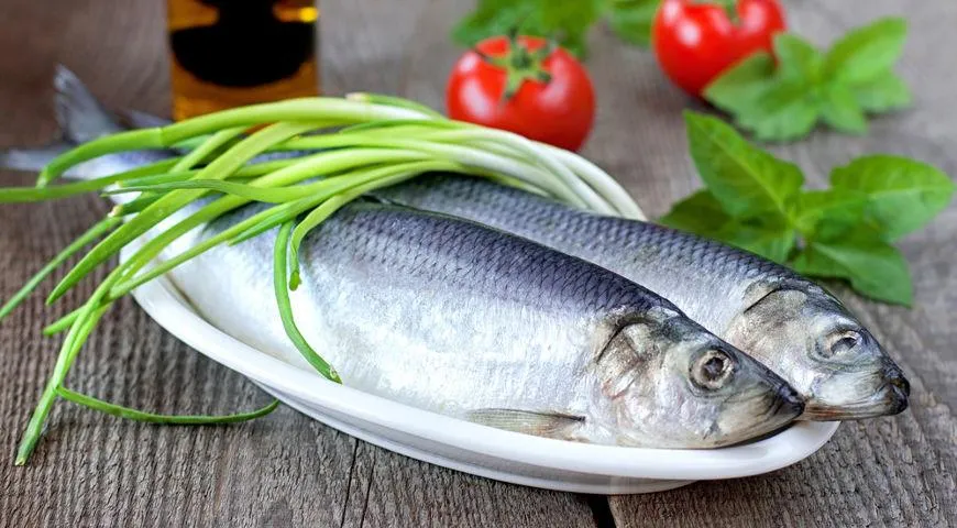 Пик вкуса и жирности свежей атлантической сельди приходится на период с конца весны до начала осени