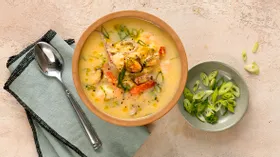 Суп с морским коктейлем, кукурузой и креветками