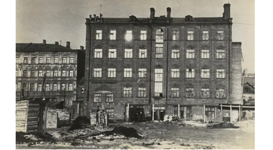 Один из домов, намеченный к сносу в 1950 г. для строительства 8-ой высотки, Москва