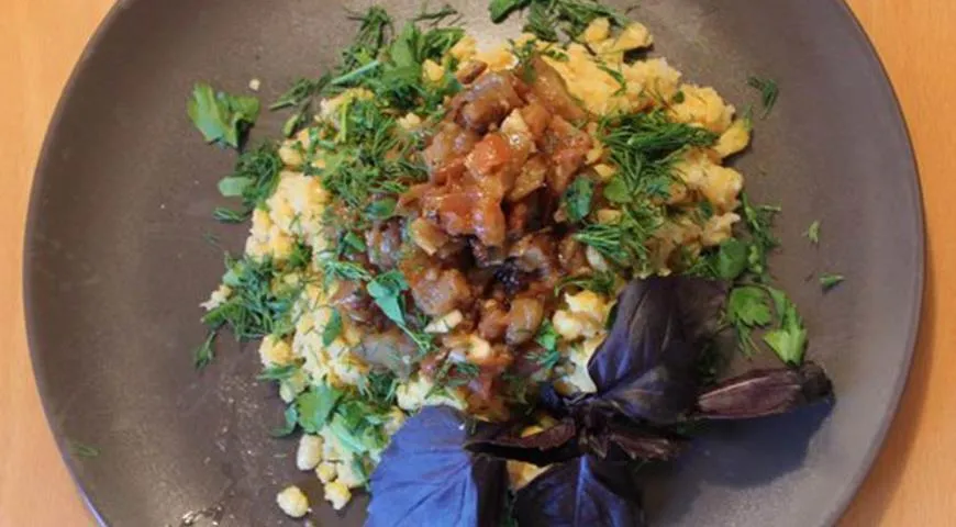 Гороховая каша с баклажанами