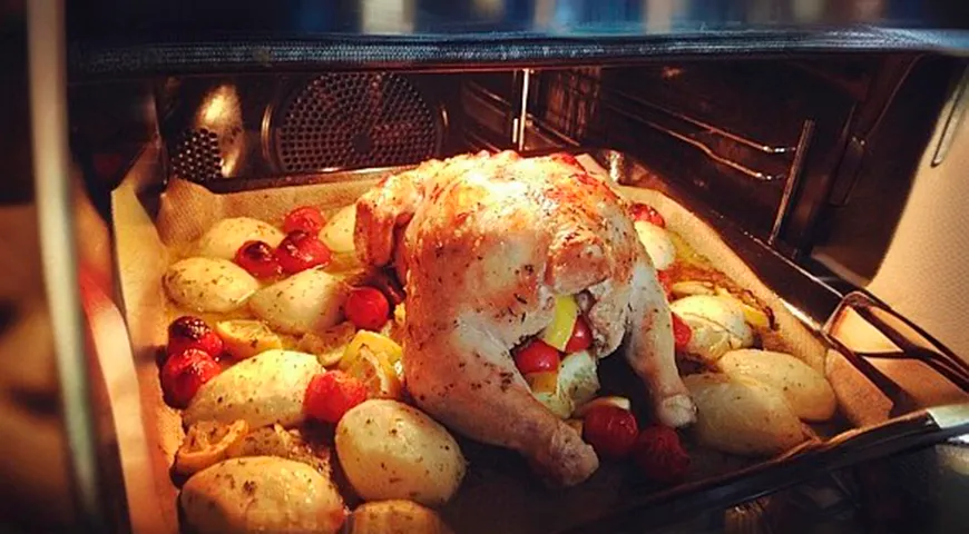 Курица с картошкой в духовке на противне
