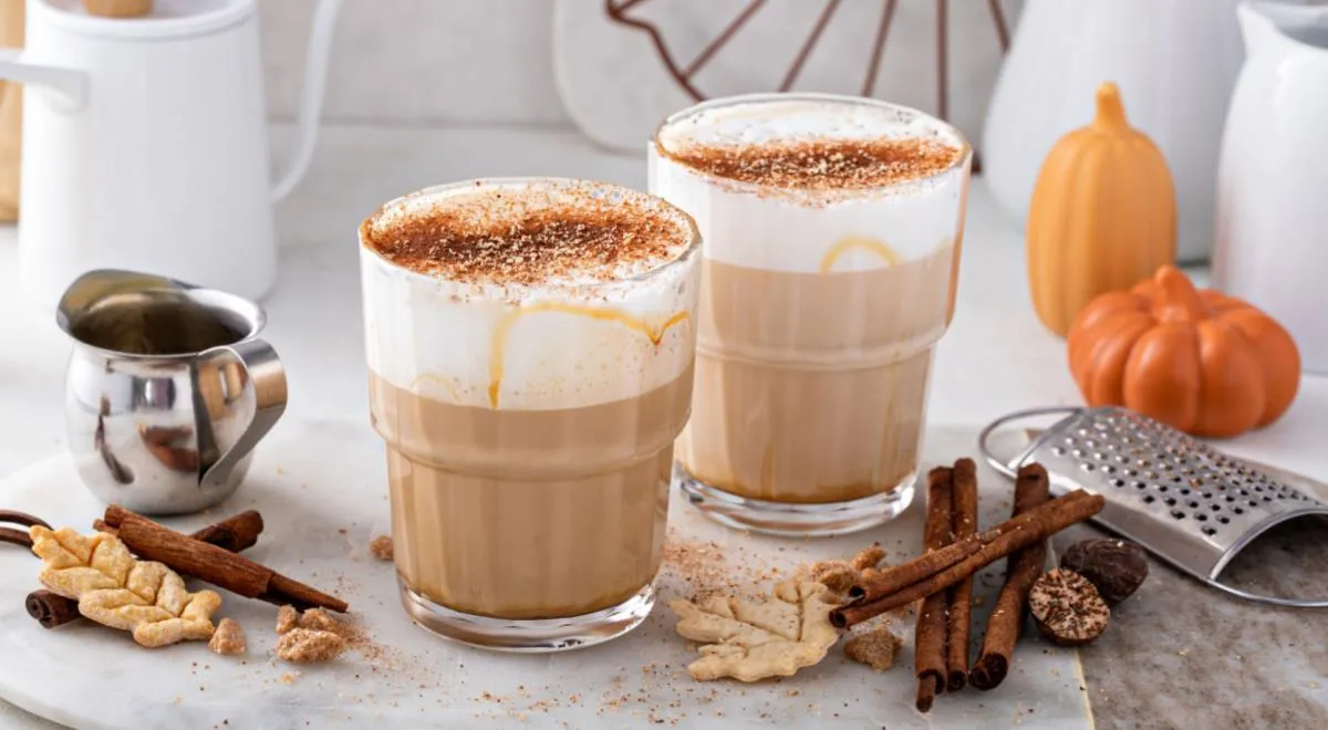 Врачи назвали две специи для кофе, которые помогут похудеть