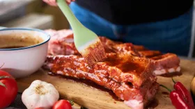 Можно ли не отбивать мясо и не мариновать шашлык, мы узнали у повара