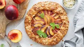 Пироги с нектаринами: 6 простых и вкусных рецептов