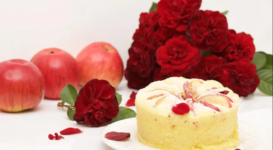 Кекс в кружке с яблоком