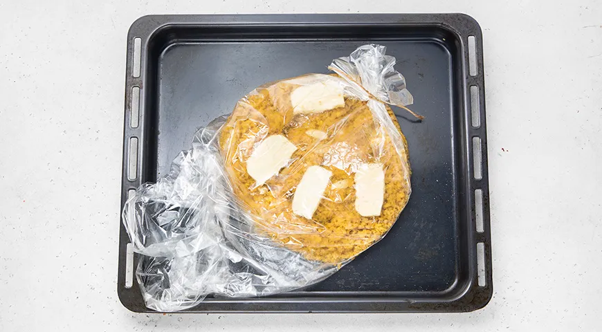 Булгур с курицей в рукаве в духовке