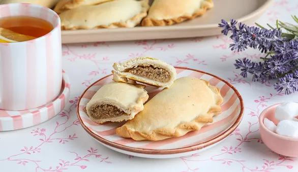 Шакер бура, сладкие пирожки с начинкой из грецких орехов