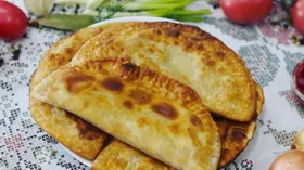 Чебуреки с молодой капустой