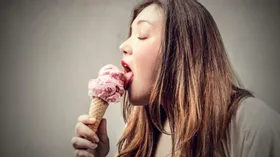 Ученые вывели формулу, как есть мороженое, чтобы почувствовать идеальный вкус 
