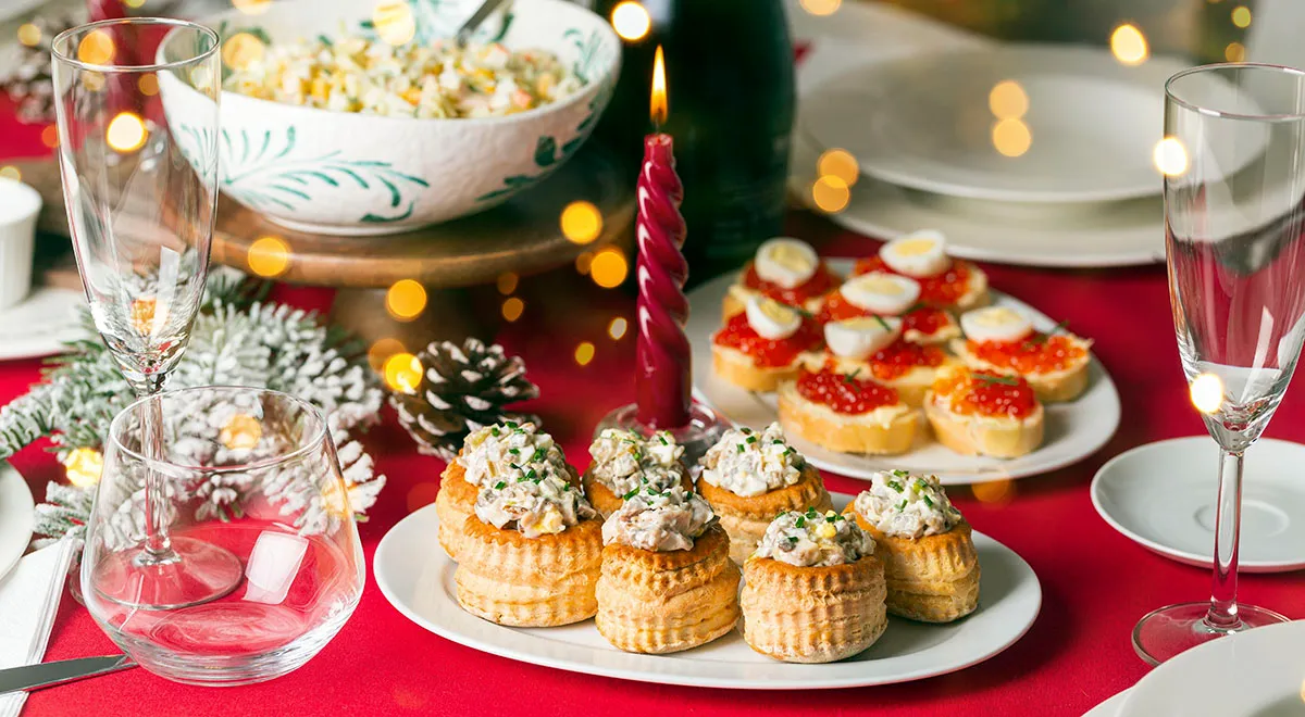 Новогодний фуршет в домашних условиях: как организовать и чем удивить гостей — читать на Gastronom.ru
