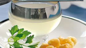 Консоме с профитролями