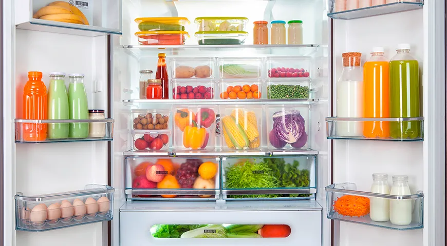 Использовать пространство холодильника рационально помогают контейнеры для еды