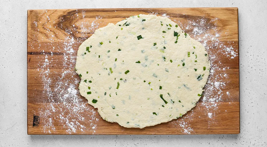 Сырные палочки на кефире с зеленым луком на сковороде