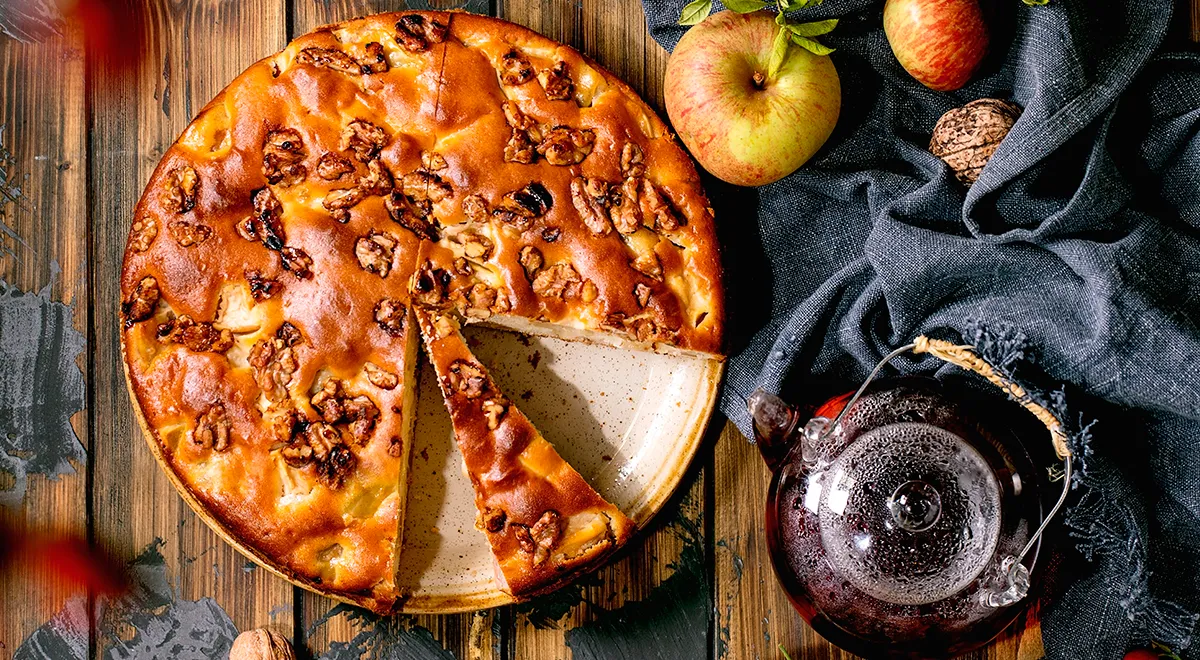 Яблочный пирог с грецкими орехами