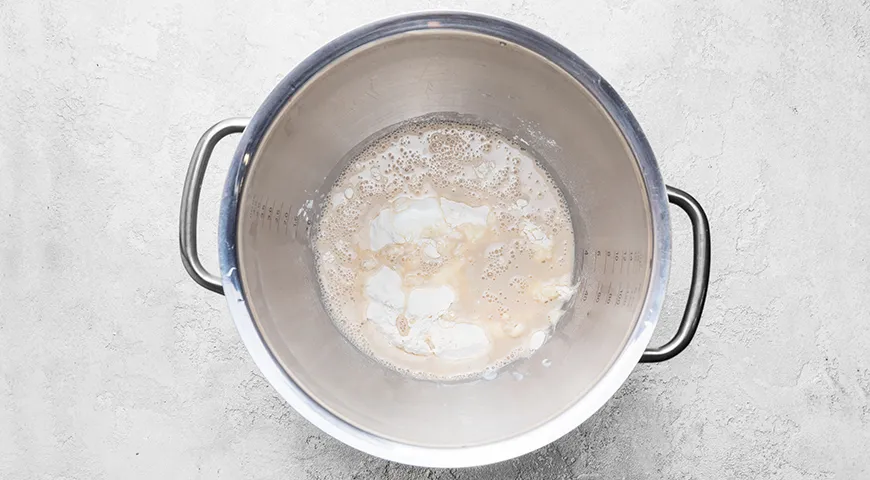 Дрожжевые лепешки с сыром