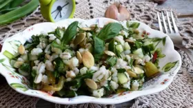 Рецепты с чесноком, продукцией пчеловодства и салатом