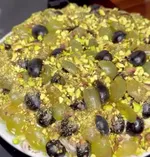 Салат с виноградом и фисташкам