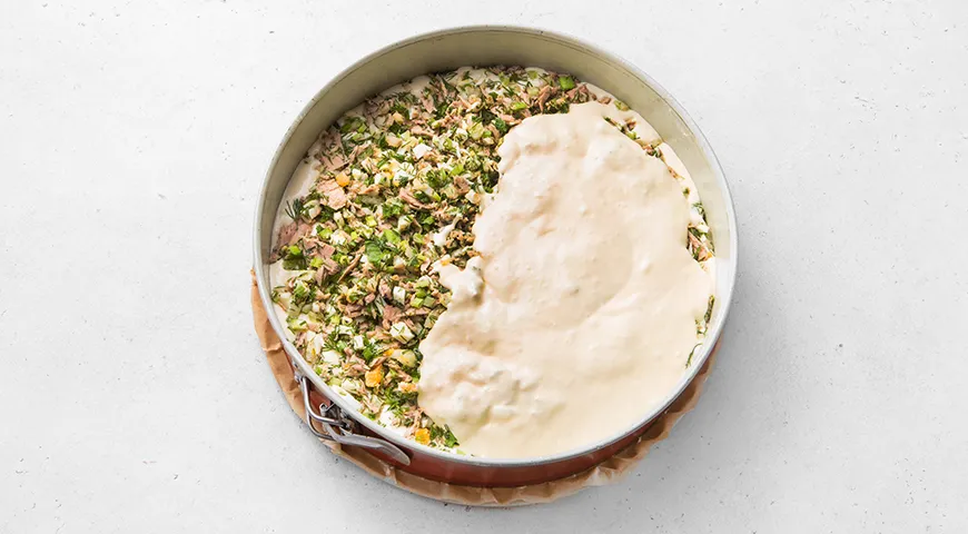 Заливной пирог с тунцом, яйцом и луком