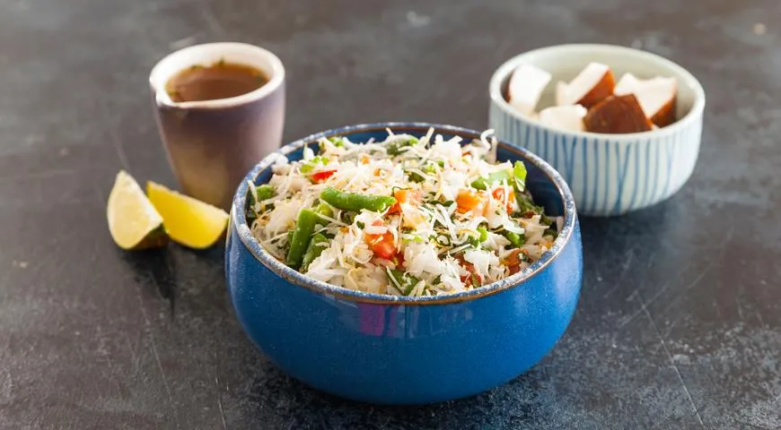 Као ям, зеленый салат с рисом