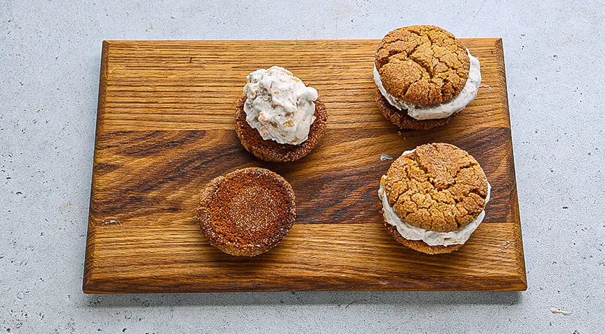 Сэндвичи из домашнего печенья с яблоками и мороженым