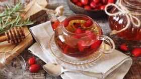 Удивительные свойства осеннего чая из шиповника и что о нем надо знать