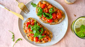 Тост с фасолью