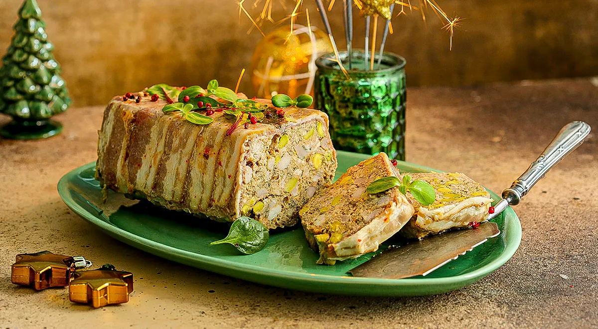 Паштет с фисташками, запеченный в духовке