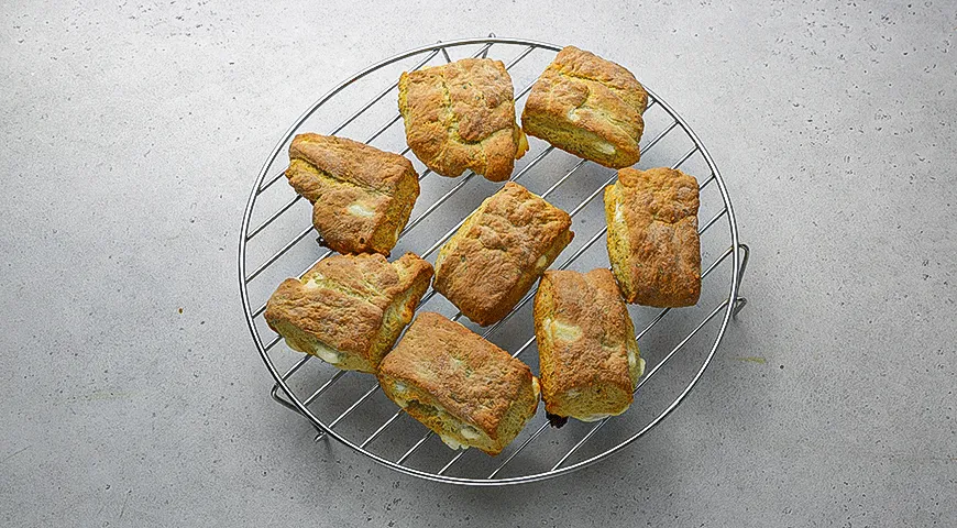 Бисквиты с козьим сыром и зеленью