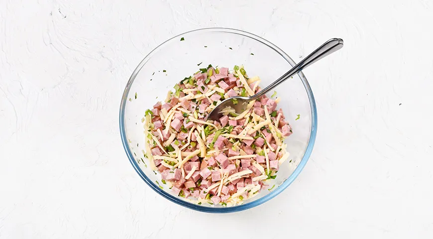 Заливной пирог с колбасой