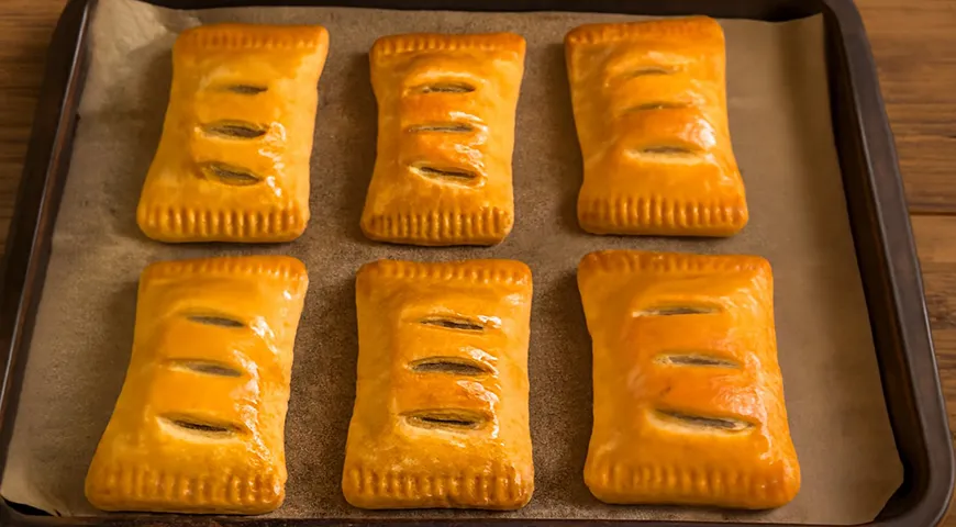 Слойки с абрикосами из слоеного теста