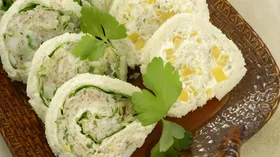 Рулеты с тунцом, сыром и зеленью