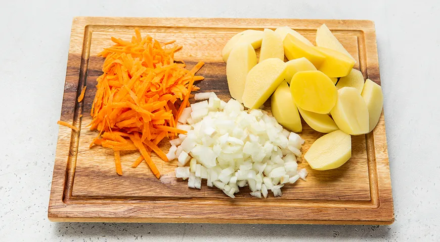 Тушенная картошка с томатной пастой