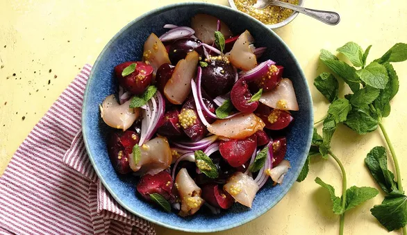 Салат со сливой и курицей