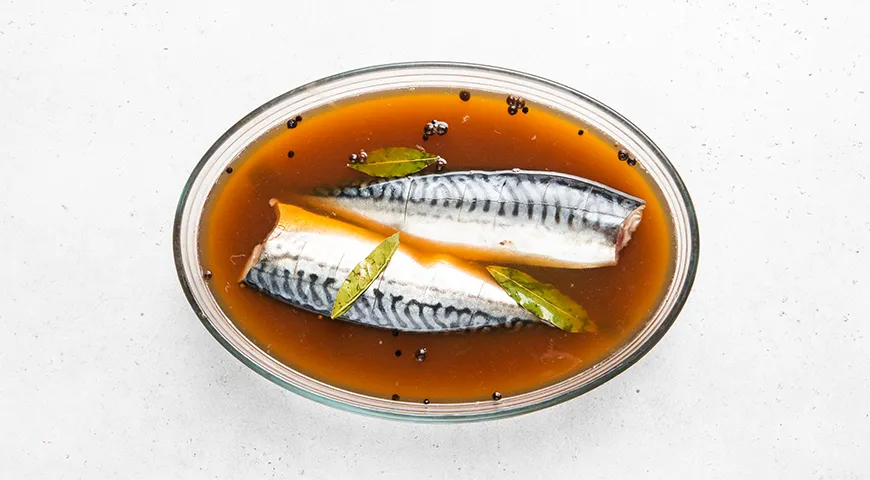 Скумбрия в чае и луковой шелухе