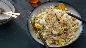 Не как у всех! Эксперты подсказали, как разнообразить новогодний оливье — помогут морепродукты, соевый соус и грибы