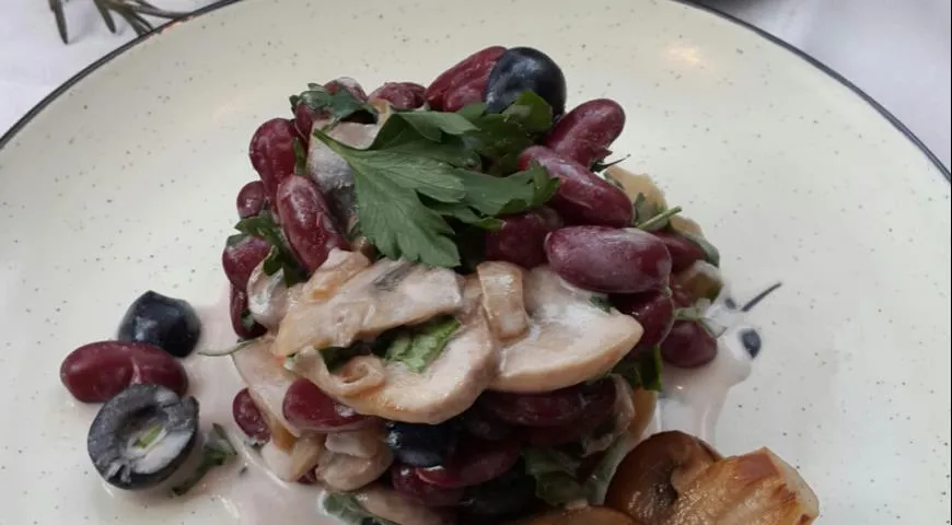Салат из красной фасоли и тунца — пошаговый рецепт приготовления с фото и видео