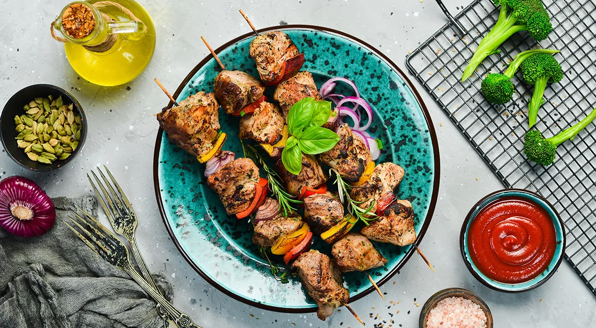Щепотка вкуса: как приправы меняют привычные блюда и какую выбрать для шашлыка