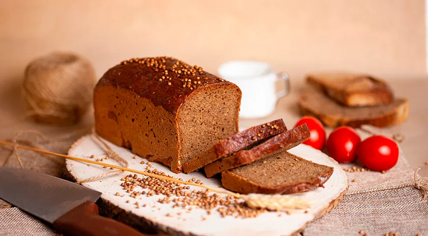 Рекомендуемая суточная норма потребления бородинского хлеба для взрослого составляет 100–150 г