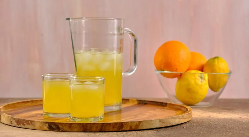 Энергетический коктейль из сока лимона и апельсина с имбирём, рецепт см. здесь