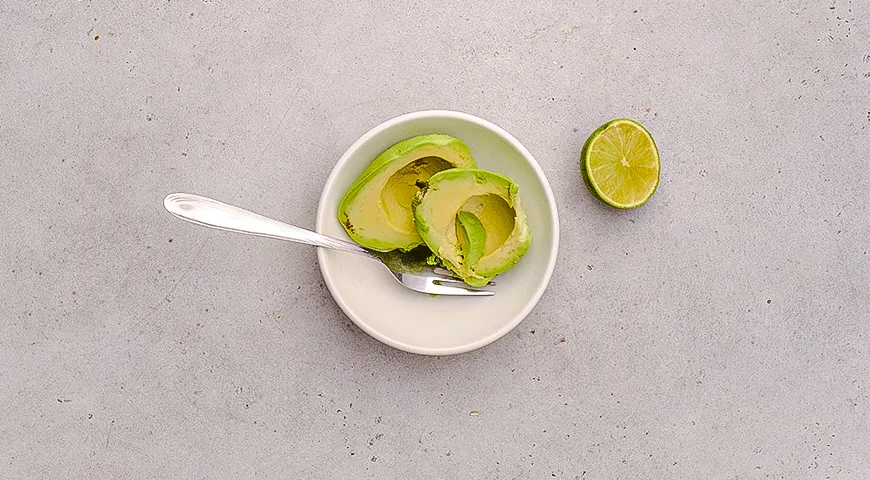 Тако с крабовыми палочками и манго