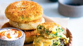 Хашбрауны с острым йогуртом