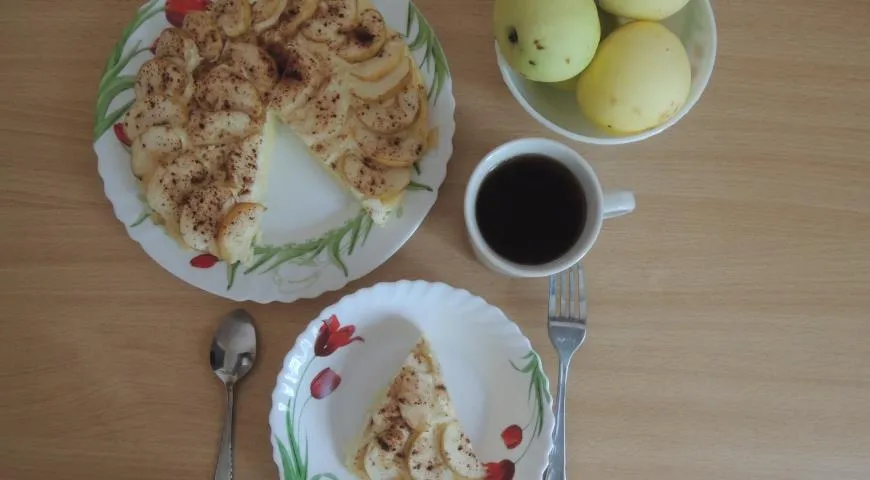 Зимняя творожная запеканка с яблоками и корицей в духовке