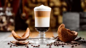 Латте макиато: в чем его особенность и почему его часто путают с латте