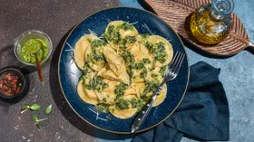 Равиоли с креветками и песто