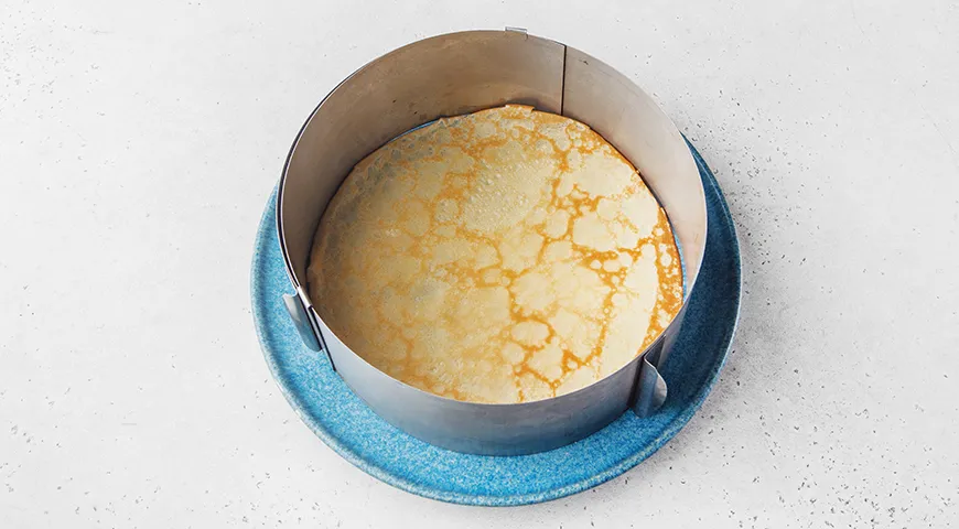 Блинный торт с кремом из сметаны и сгущенки